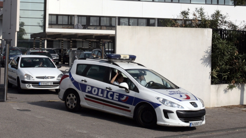 Извънредно! Паника в Марсилия, чуват се експлозии, линейки хвърчат из целия град (ВИДЕО)