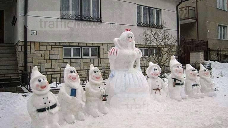 Зимно творчество: Снежанка и седемте джуджета се появиха пред къща в Панагюрище (СНИМКA)