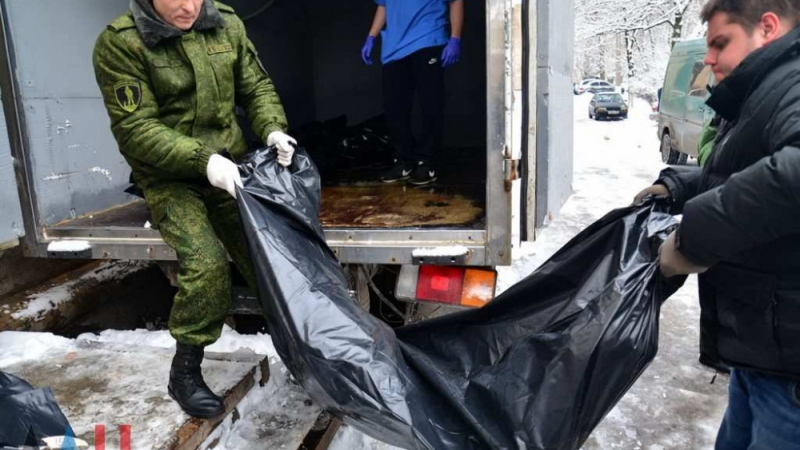 Съдбата на окупаторите: ДНР предала на Киев в найлонови чували телата на тримата войници, убити от мина  