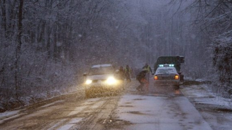 Внимание! Всеки шофьор трябва да знае тези безценни трикове за каране в снега, спасяват живот! (ВИДЕО)