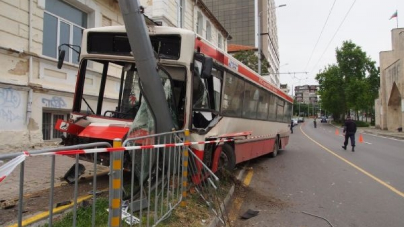 Сигнали до БЛИЦ: Четири мелета тази сутрин с коли на градския транспорт в София, има пострадал!