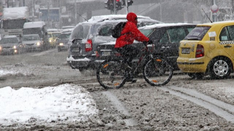 Кошмар в Пловдив! Зверски тапи из целия град заради снега 
