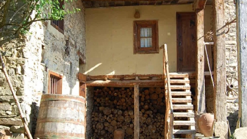 Консултация: Как да се сдобием с нотариален акт на старата си селска къща
