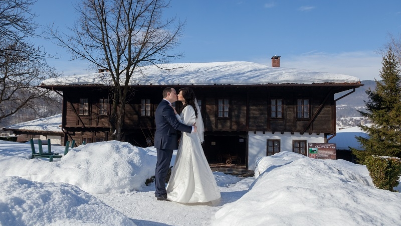 Стефания и Здравко от Елена се венчаха напук на зимата