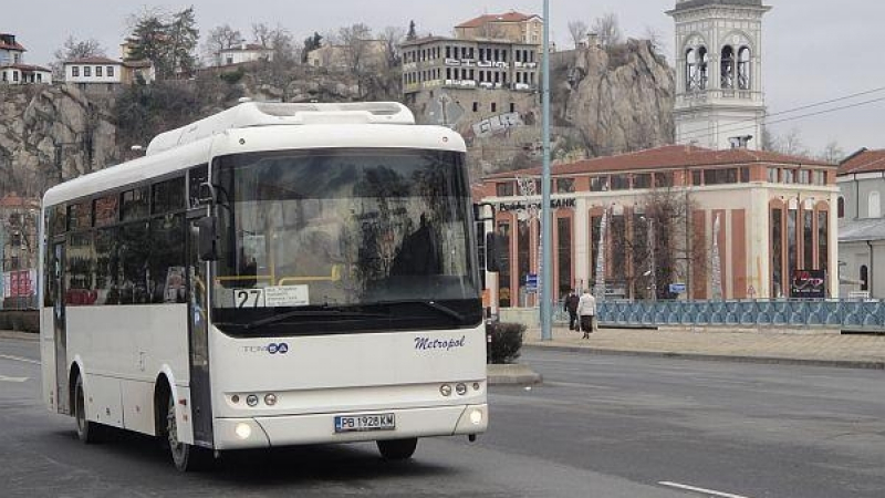 Шофьор на рейс в Пловдив заряза премръзнали пътници на студа, защото били...