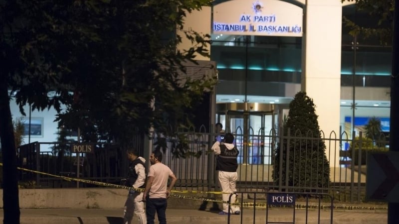 Нова атака с гранатомет в Истанбул (СНИМКИ/ВИДЕО)