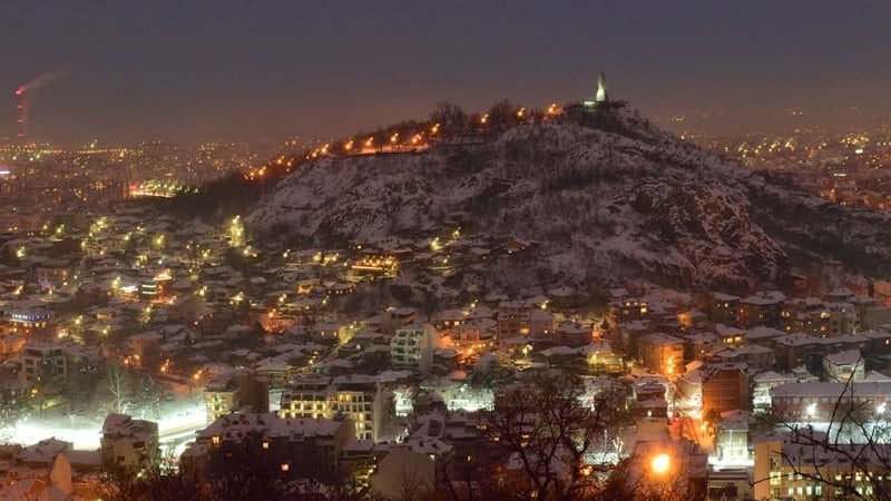 Няма такава красота! Ето как изглежда Пловдив от върха на Младежкия хълм (СНИМКИ)