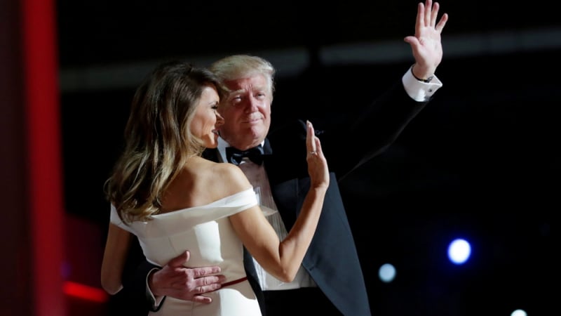 Доналд Тръмп и Мелания танцуваха на баловете за встъпването му в длъжност (УНИКАЛНИ СНИМКИ)