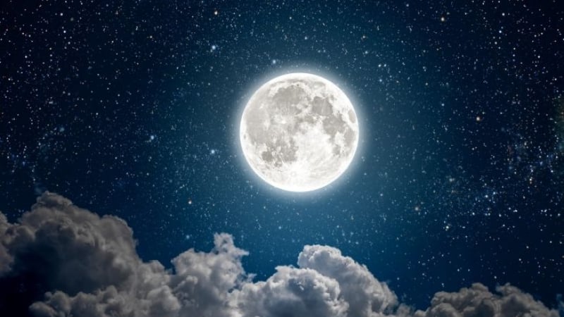 NASA откри нещо странно да блуждае край Луната!