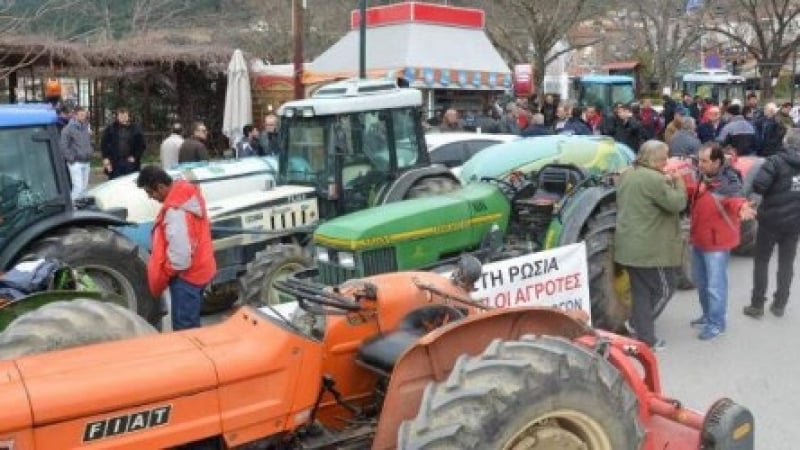 ANA-MPA: В Гърция става напечено, фермерите изкараха тракторите по улиците