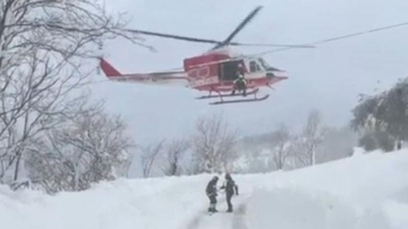 Нов ужас край област Абруцо! Спасителен хеликоптер се разби до хотела, който бе затрупан от лавина