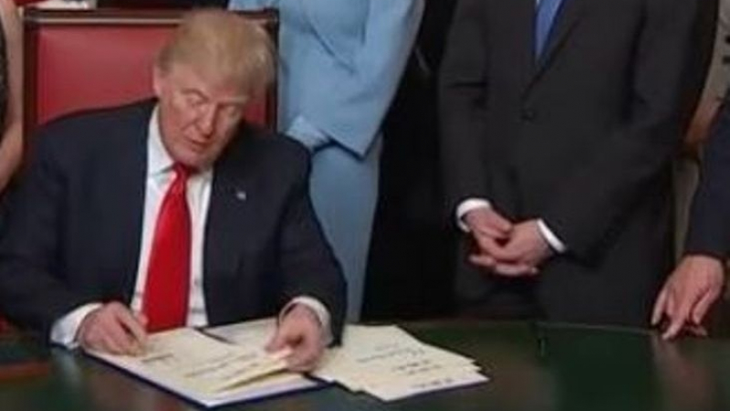 Тръмп ще сложи подписа си върху съдбоносен документ!