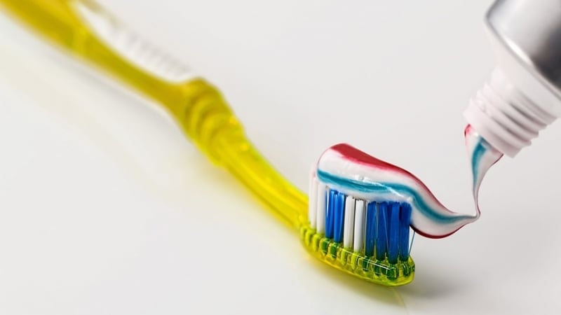 10 много опасни съставки в пастата за зъби 