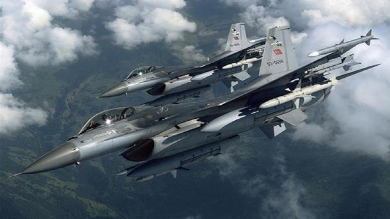 Турски изтребители унищожиха 12 обекта на ПКК в Ирак