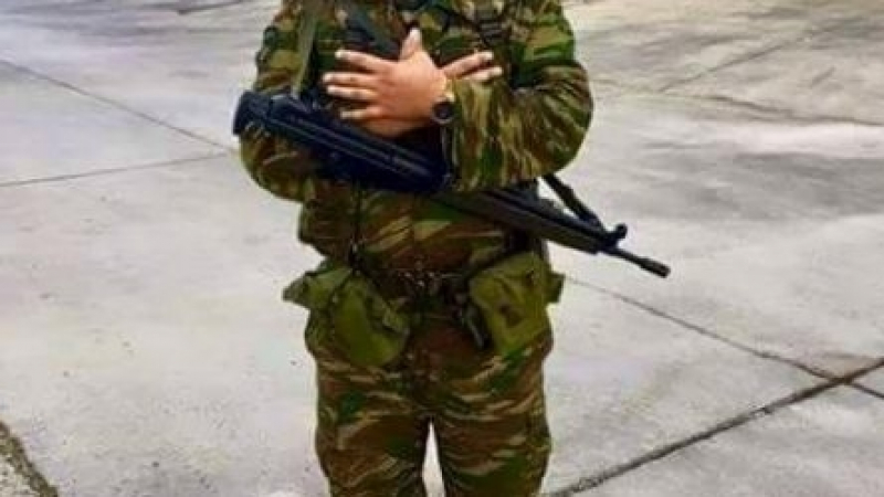 Отново скандал с шиптър: Кипърски-гръцки войник от албански произход се снима с националистически поздрав