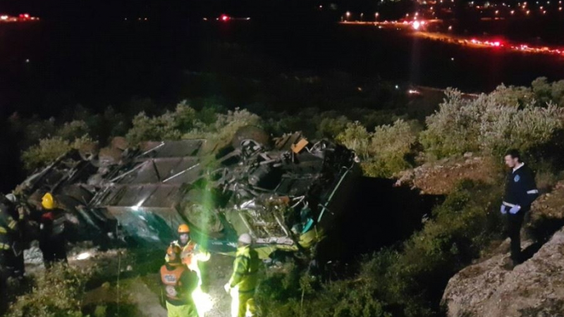Автобус падна в клисура на Западния бряг, има двама загинали
