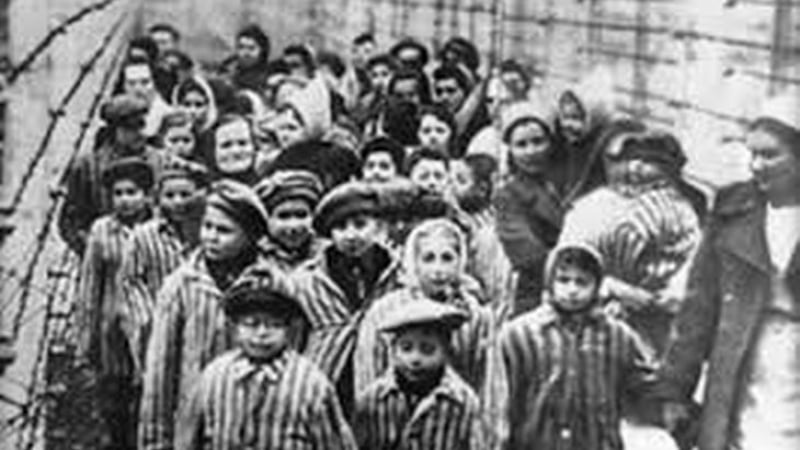 На този ден: Скърбим в памет на жертвите на Холокоста