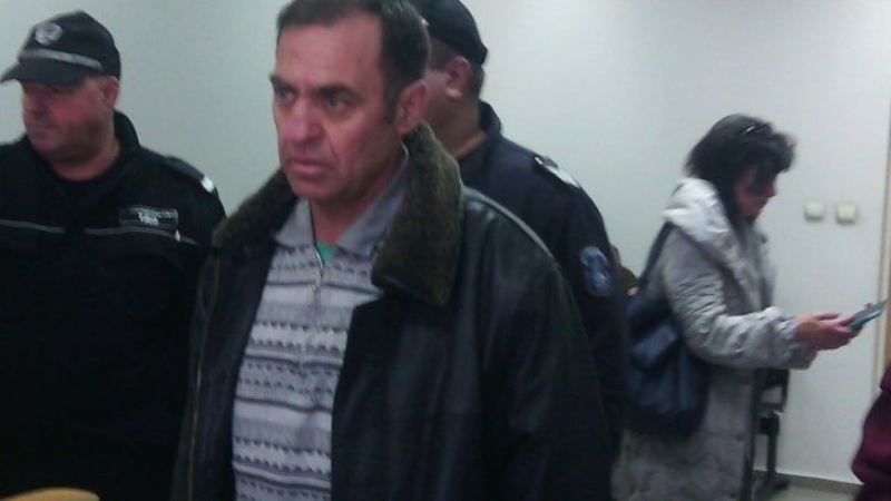 Извънредно и първо в БЛИЦ! Осъденият за изнасилване на ученичка бивш кмет на Стрелча Иван Евстатиев излезе от затвора предсрочно