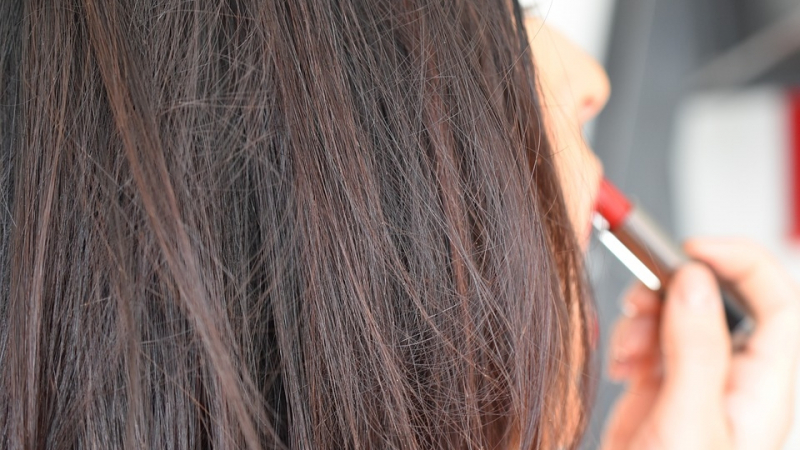 Много жени използват екстеншъни, но едва ли някога да чували откъде идва косата, която носят! (СНИМКА)