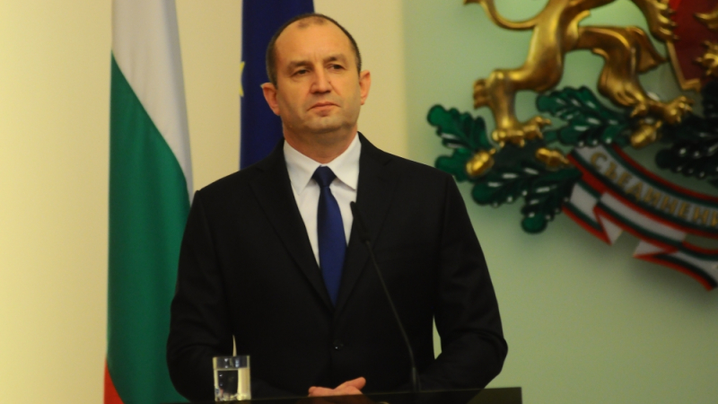 Проучване показва харесва ли българинът президента Радев и вярва ли в независимостта му от БСП