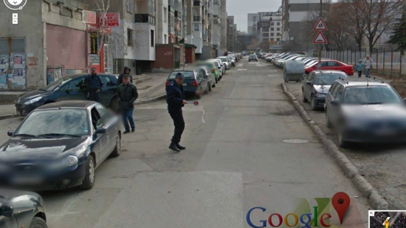 Шок в "Люлин"! Наше ченге стопира Google Street View (СНИМКИ)
