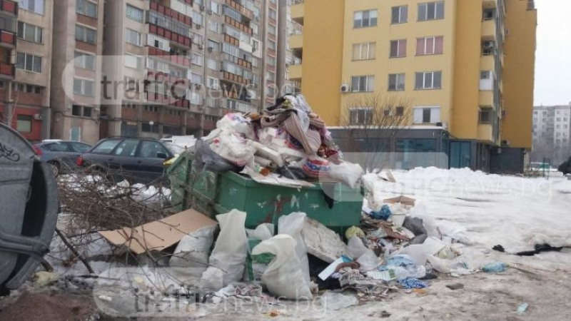 Мизерия в Кючука! Казан трови жители в района, от дни прелива от боклуци!