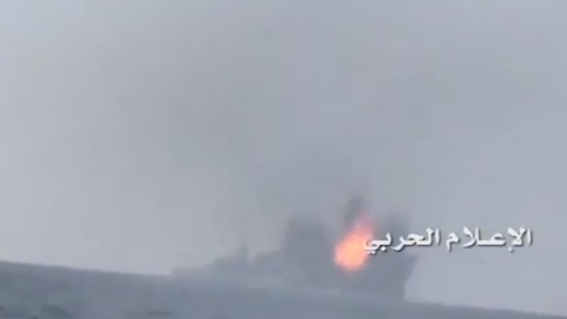 Йеменските хусити взривиха фрегата на Саудитска Арабия (ВИДЕО)  