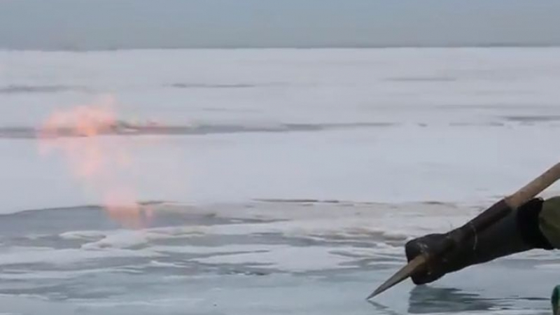 Уникално ВИДЕО запечата пожар под ледовете на Байкал 