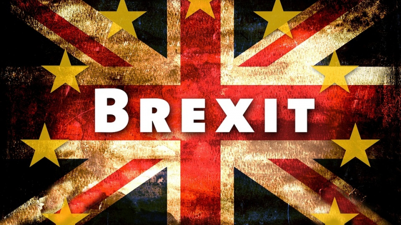 Британец скастри Тереза Мей за Brexit: Всички ни се смеят, изглеждаме нелепо!  