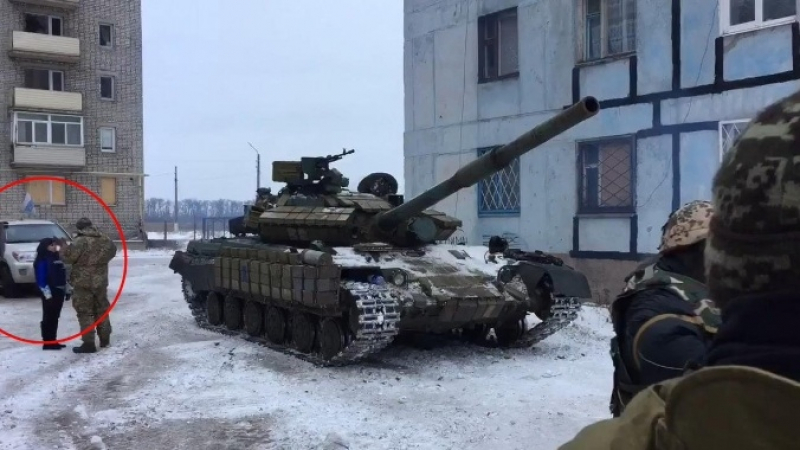 Извънредно в БЛИЦ! Войната се разгаря: Украински танкове нахлуха в Донбас! (ВИДЕО)