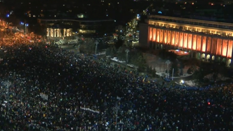 Протестиращите в Румъния надминаха 300 000 (ВИДЕО)