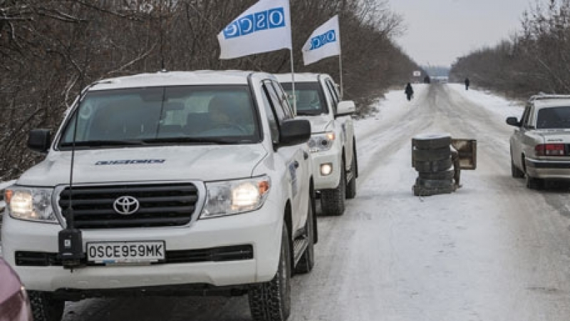 Скандално! Украинските силоваци атакуват в Донбас, маскирани като наблюдатели от ОССЕ