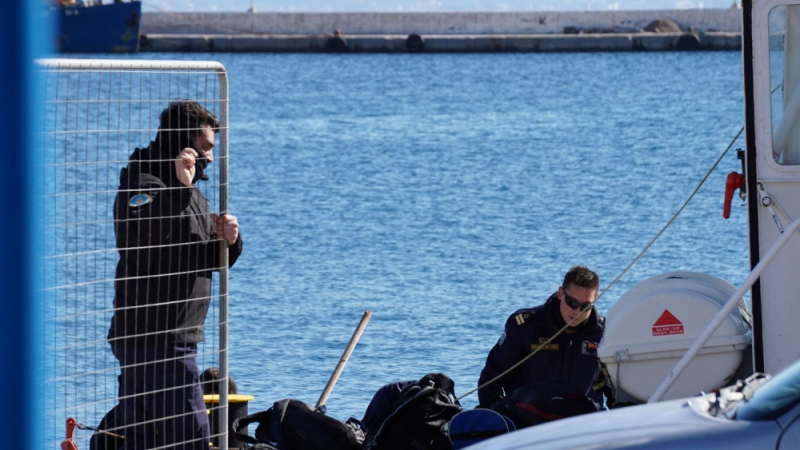 Екшън в морето: Хеликоптер на гръцката брегова охрана преследва наркотрафиканти 