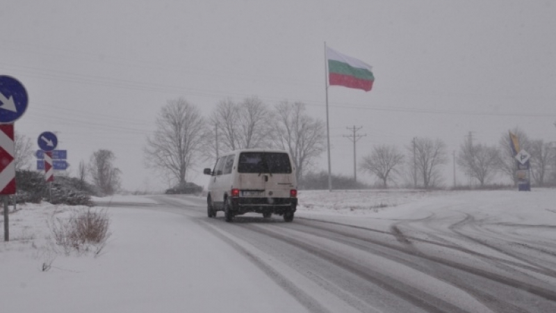 Внимание, шофьори! Ограничават скоростта по магистралата край Бургас