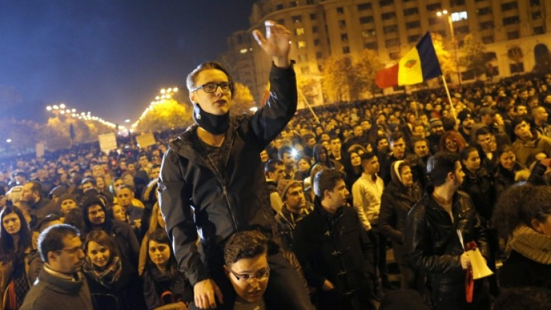 Протестите в Румъния продължават, въпреки че правителството оттегли спорния указ