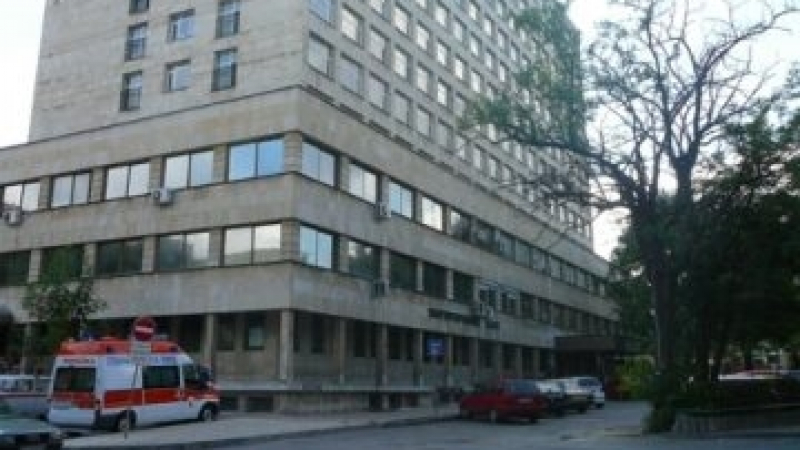Мъж скочи от осмия етаж на болницата в Шумен и почина на място