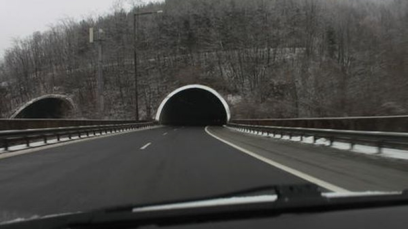 Страшна опасност дебне шофьорите на магистрала „Тракия”! Всеки момент ще се повтори трагедията от тунел "Ечемишка" (СНИМКА)