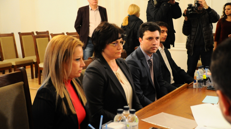 Нинова обяви нетърпението си да разгроми безпощадно Борисов в лидерското състезание на изборите в 25-и район! 
