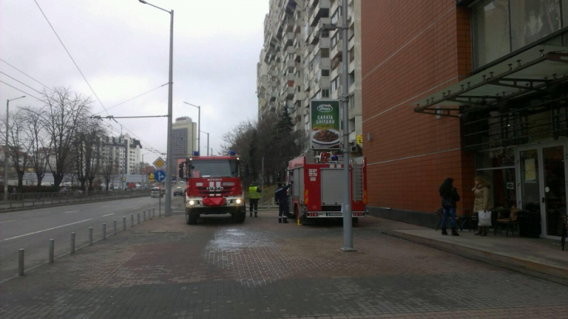 Пожарни коли пред МОЛ София, ето какво се случи (СНИМКИ)