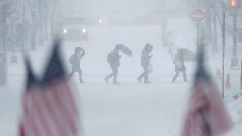 Снежна буря връхлетя Ню Йорк (СНИМКИ/ВИДЕО)