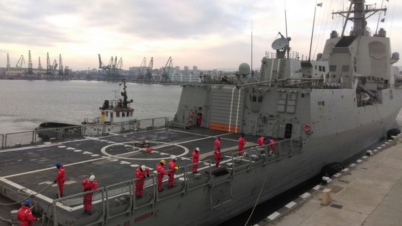 Испанският военен кораб на НАТО вече е във Варна (СНИМКА)