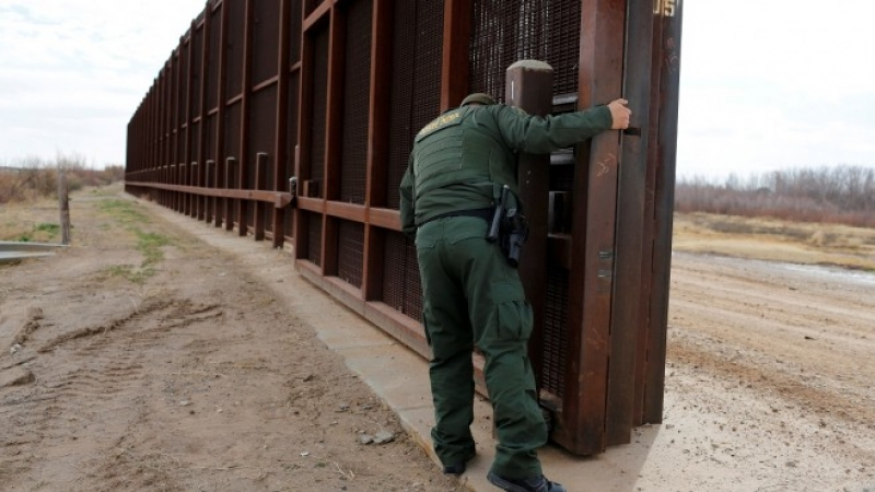 За стената между САЩ и Мексико са необходими три години и половинa и 21,6 млрд. долара