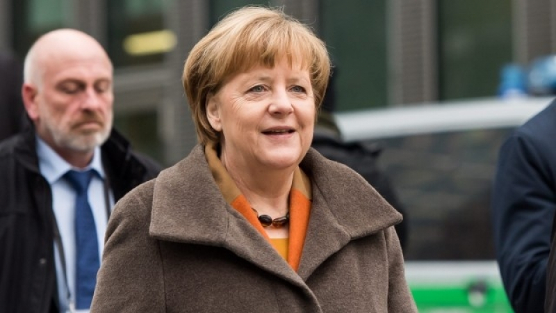 Меркел иска по-бързи депортации на тунизийци с отхвърлени молби за убежище