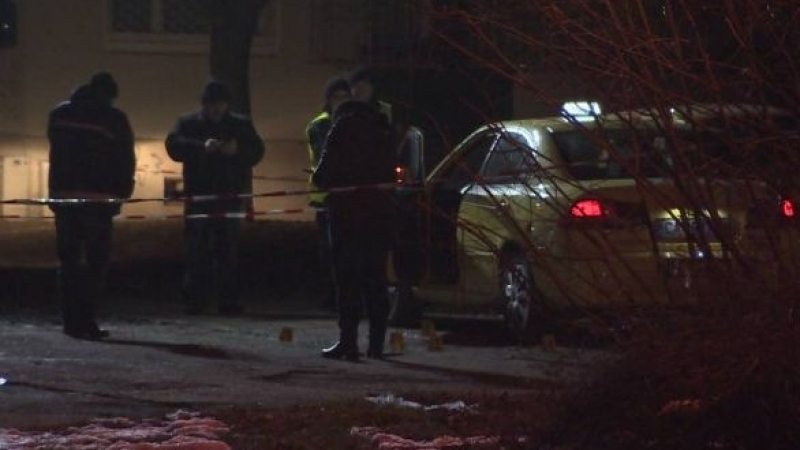 Стрелецът по таксиджията в София – с тъмни дрехи, маска и качулка, жертвата в критично състояние