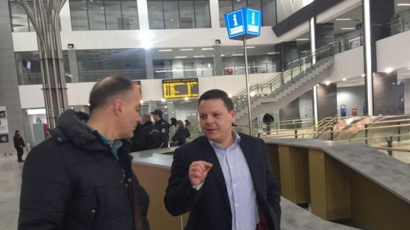 Министър Алексиев направи изненадващи проверки на Централна жп гара София и Подуяне  