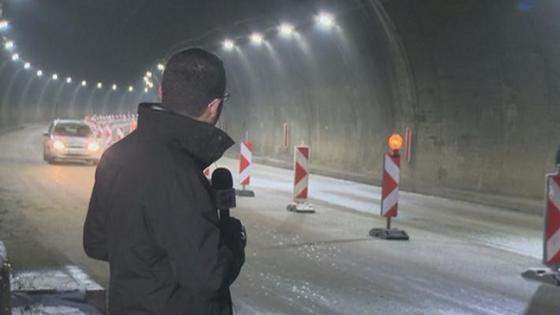Безотговорно! Шофьори минават през затворената тръба на фаталния тунел „Ечемишка”