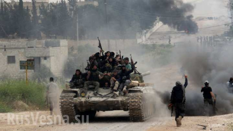 Извънредно в БЛИЦ! Въстание в Сирия: Яростни граждани атакуват с павета и оръжия терористи, които панически бягат 