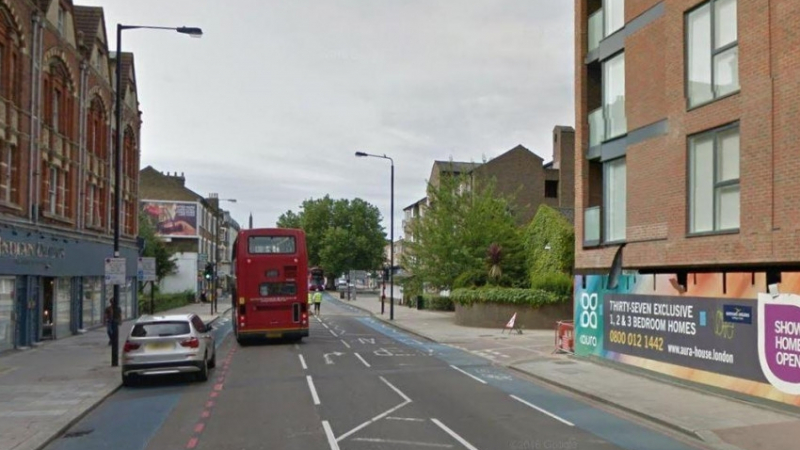 Зверство в Лондон: 81-годишна жена слезе от автобус, непознат я изнасили два пъти