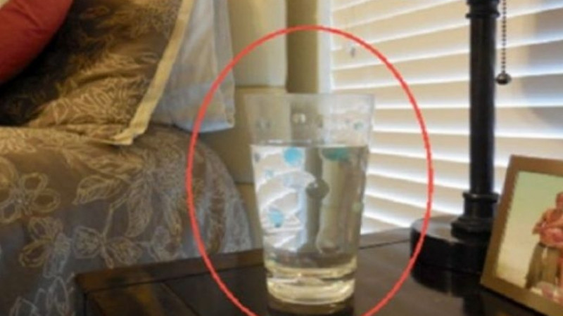 Не слагайте чаша с вода до леглото, не знаете каква опасност крие!