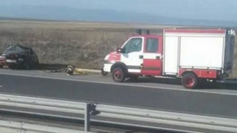 Първа СНИМКА от кървавата катастрофа на „Тракия”, пожарникари вадили шофьора от смазаното БМВ 